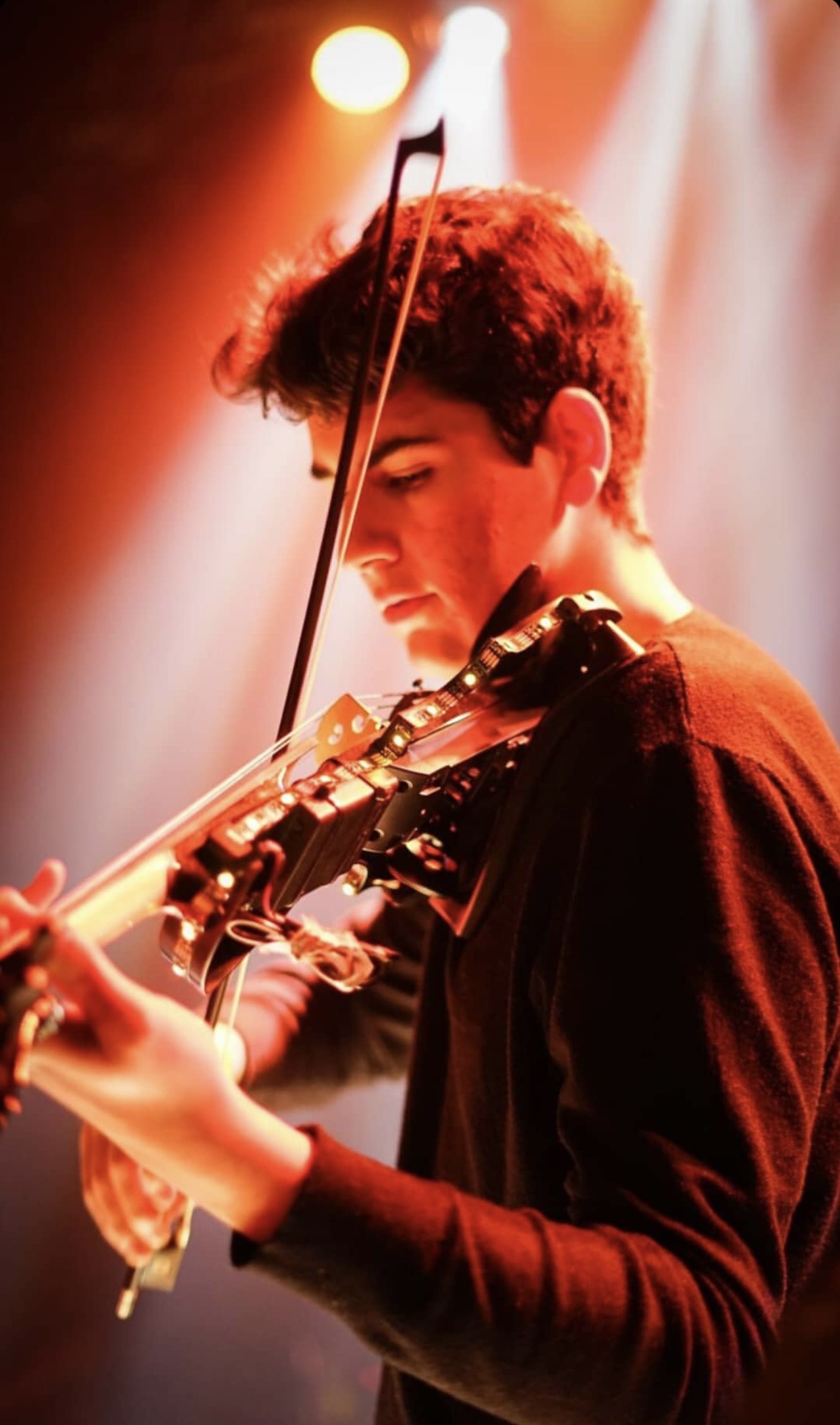 ARNØ Violinist